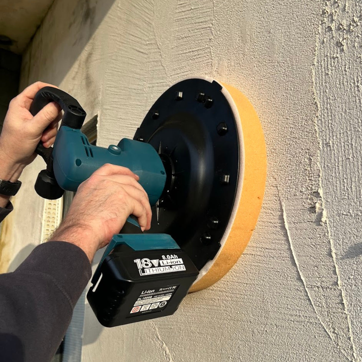 Cordless Skimflex render power float smoothing monocouche façade