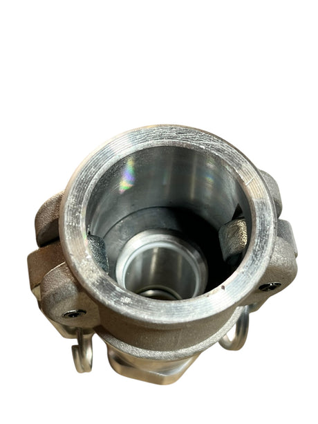 Swivel camlock fitting reducing hose twist on spray gun