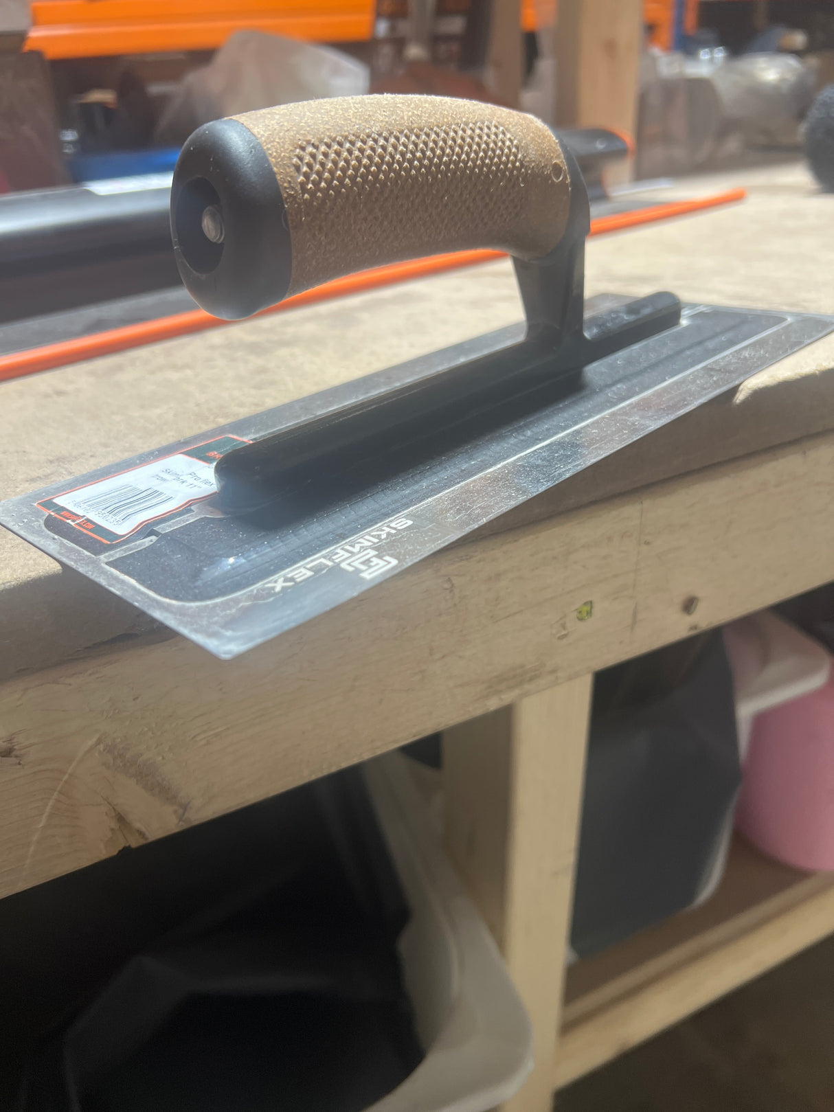 Spatula roller and a flexi trowel