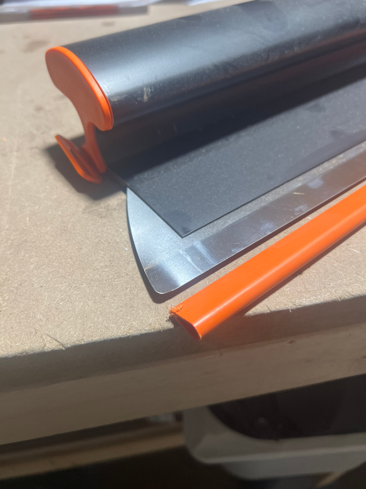 Spatula roller and a flexi trowel