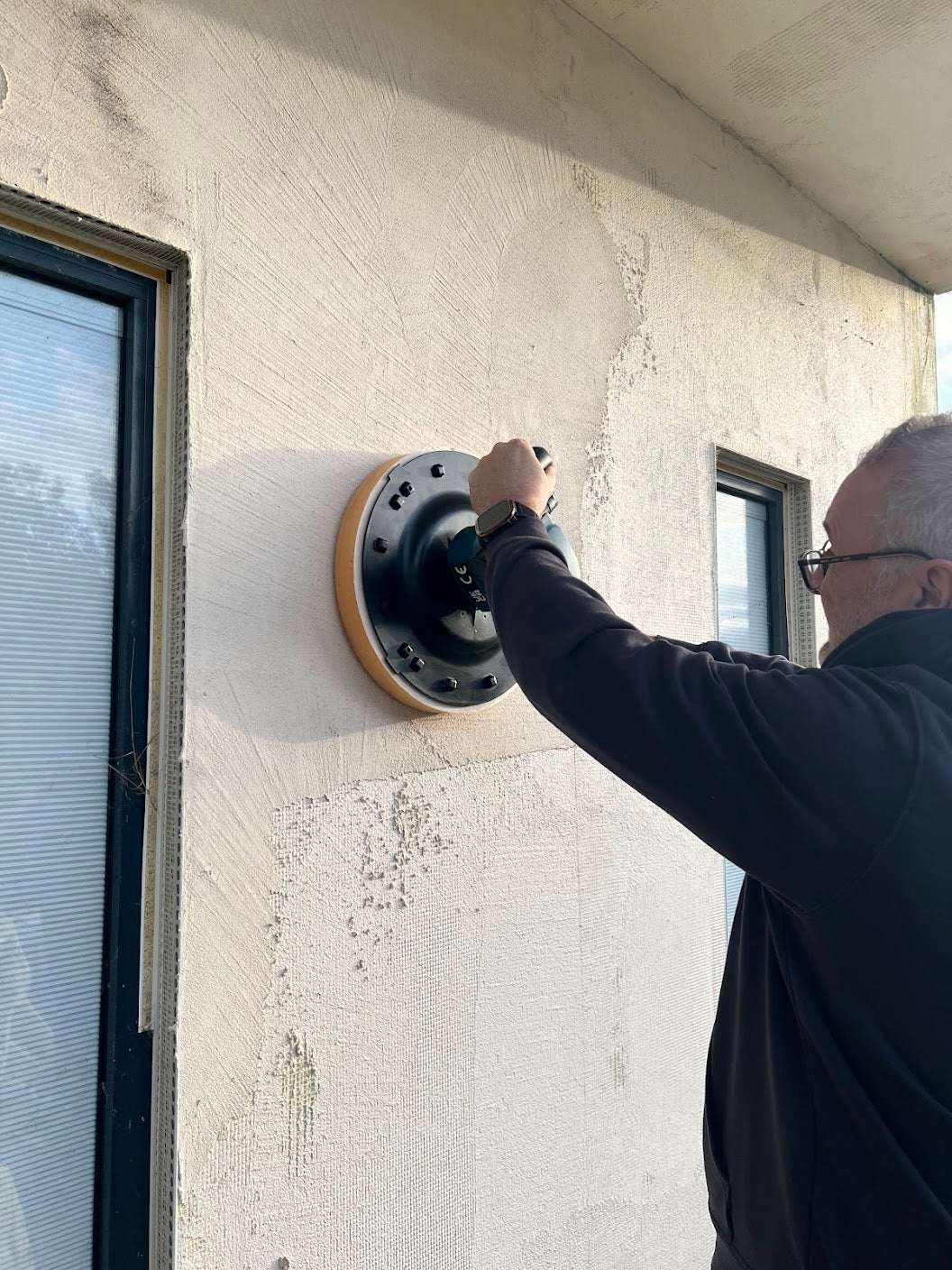 Skimflex render finishing machine with 2 batteries and twin charger kit